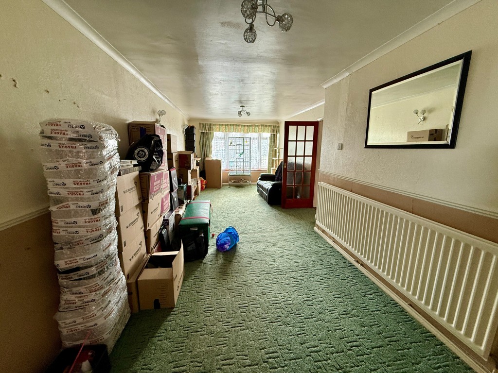Lot: 106 - THREE-BEDROOM EXTENDED BUNGALOW FOR IMPROVEMENT - Living room